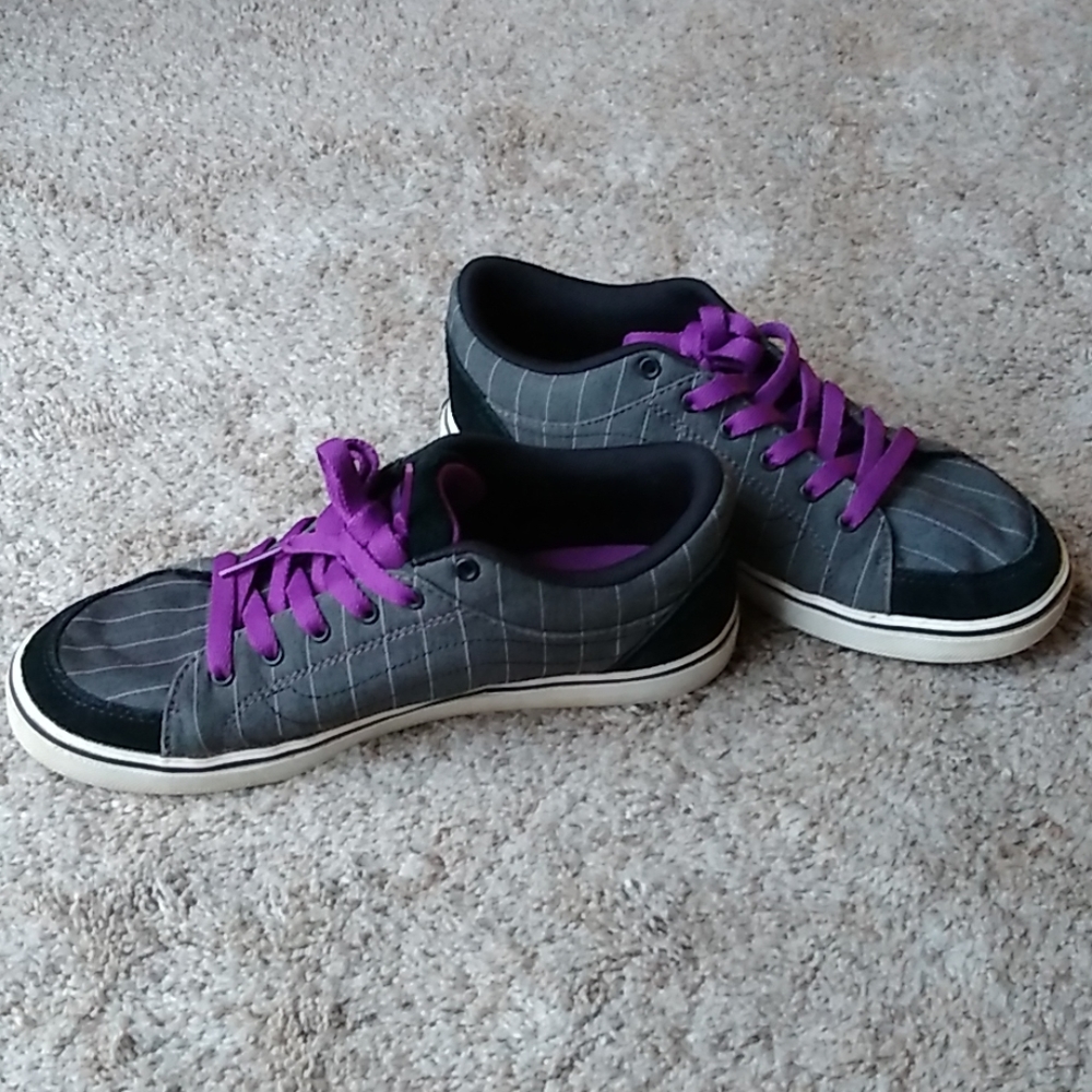 Vans casual shoes purple gray black size 7.5